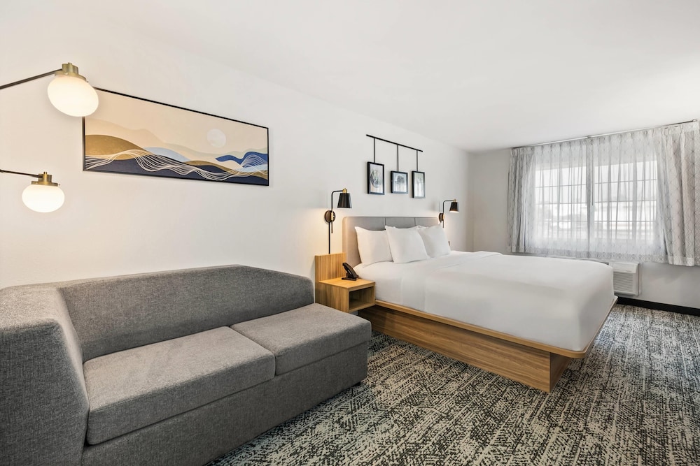 Suite, 1 King Bed with Sofa bed, Non Smoking photo 1