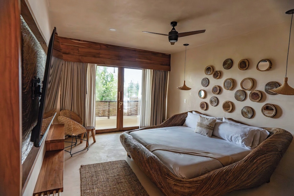 Deluxe Jungle Suite, 1 King Bed, Terrace
