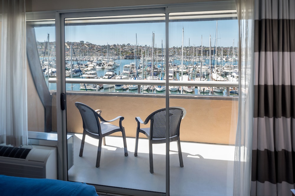 Standard Room, 2 Queen Beds, Marina View, Ground Floor - Photo 4