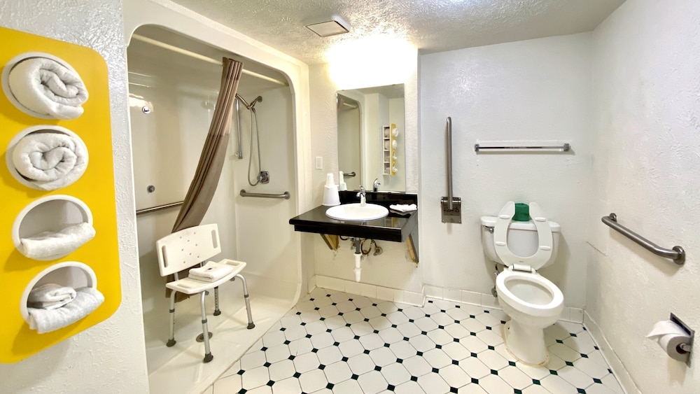 Deluxe Room, 1 King Bed, Accessible, Non Smoking photo 1