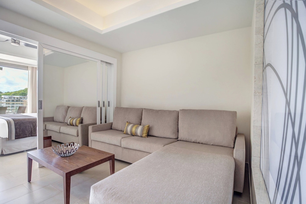 Luxury Family Suite - Photo 9