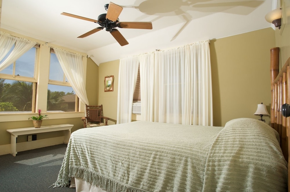 Suite, Ocean View, Sea Facing (Inn Waimea) photo 1