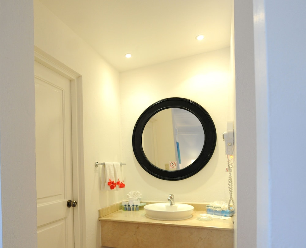 Deluxe Room - Photo 6