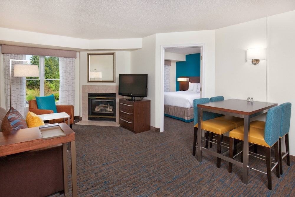 Suite, 2 Bedrooms - Photo 1
