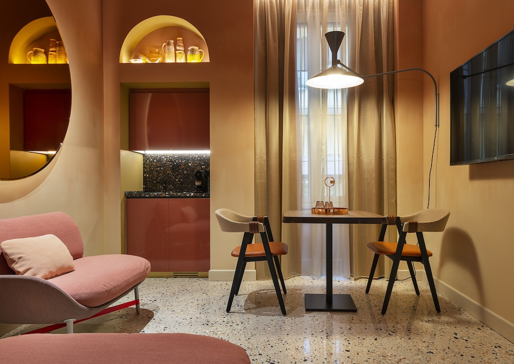 Nesting Private Suite