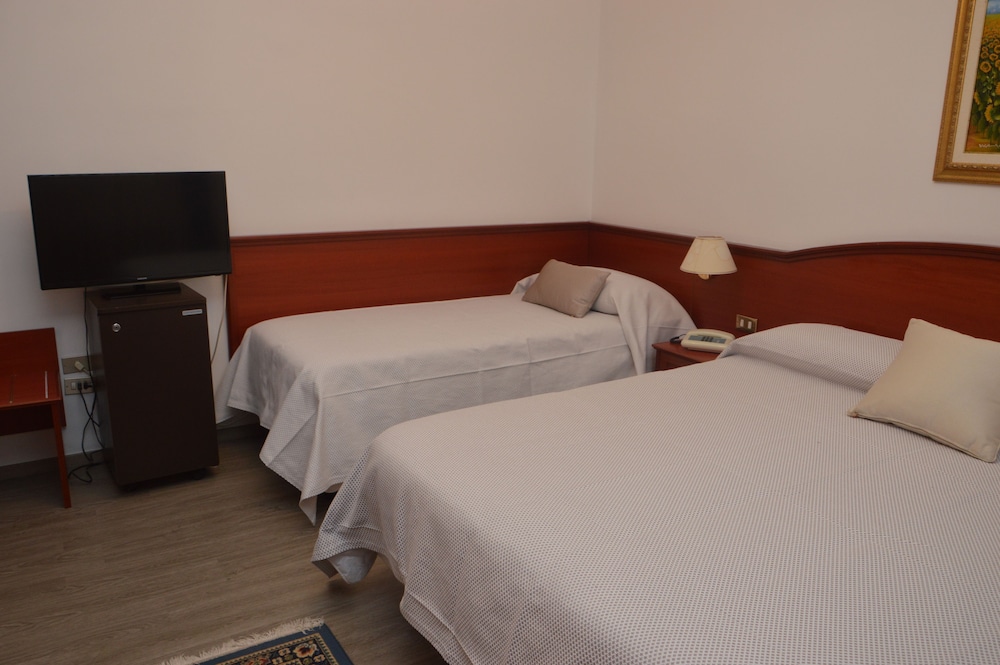 Classic Triple Room photo 1