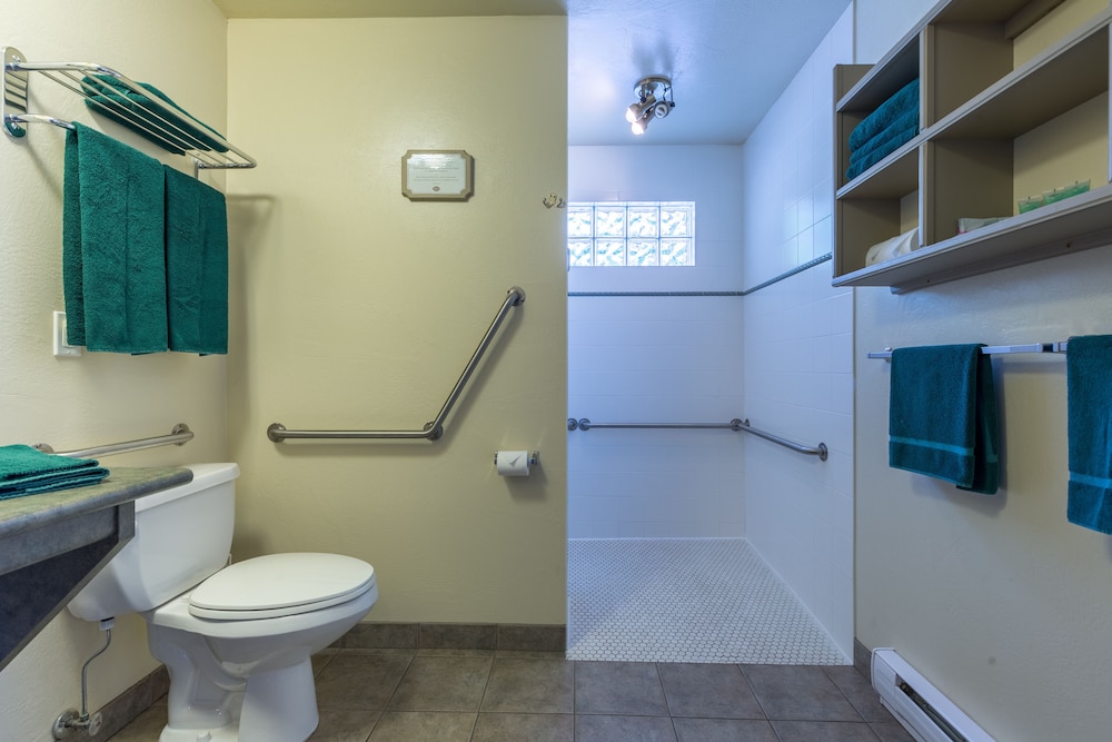 Family Suite, 2 Bedrooms, Kitchen, Ocean View (201) photo 2