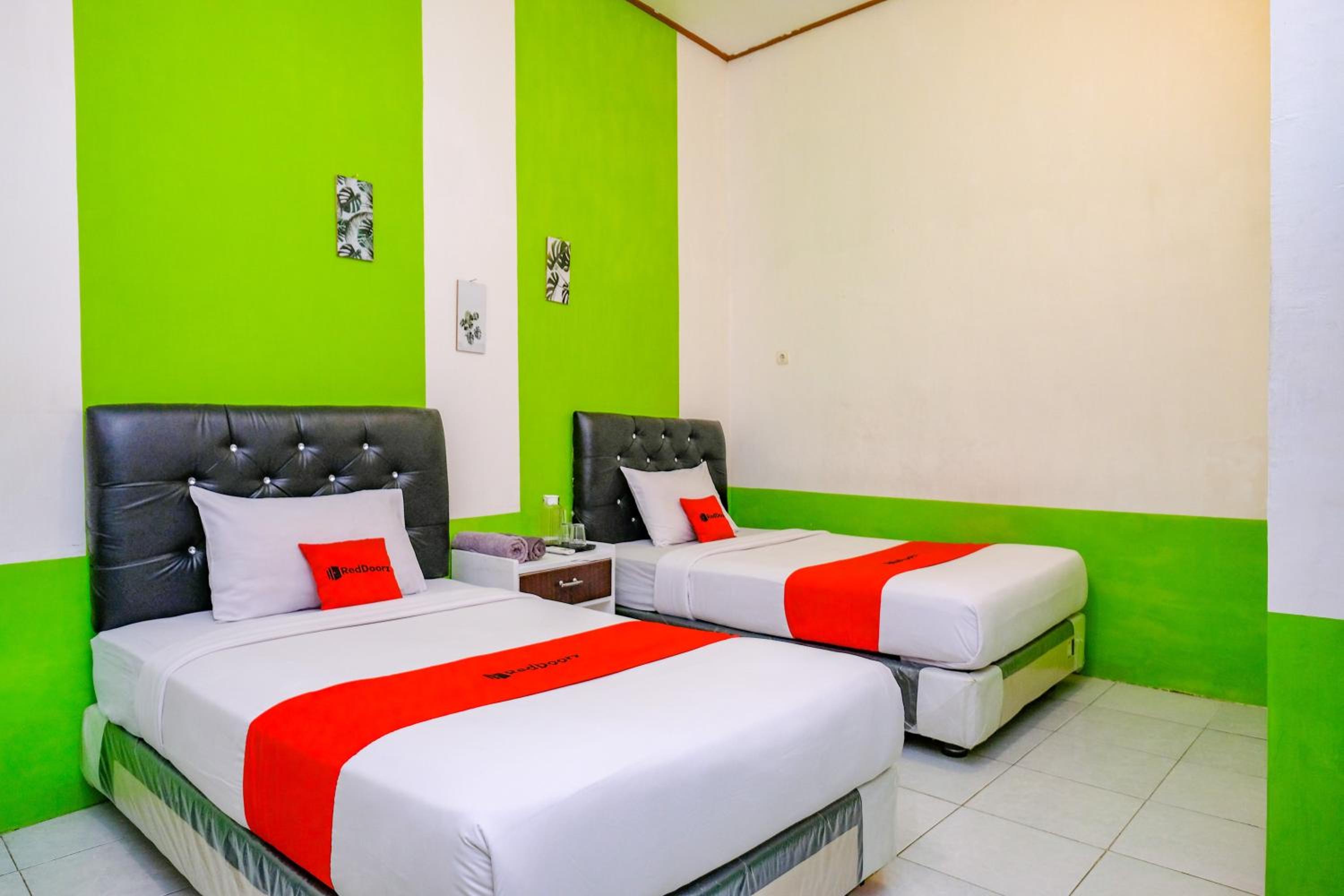 Standard Twin Room - Photo 4