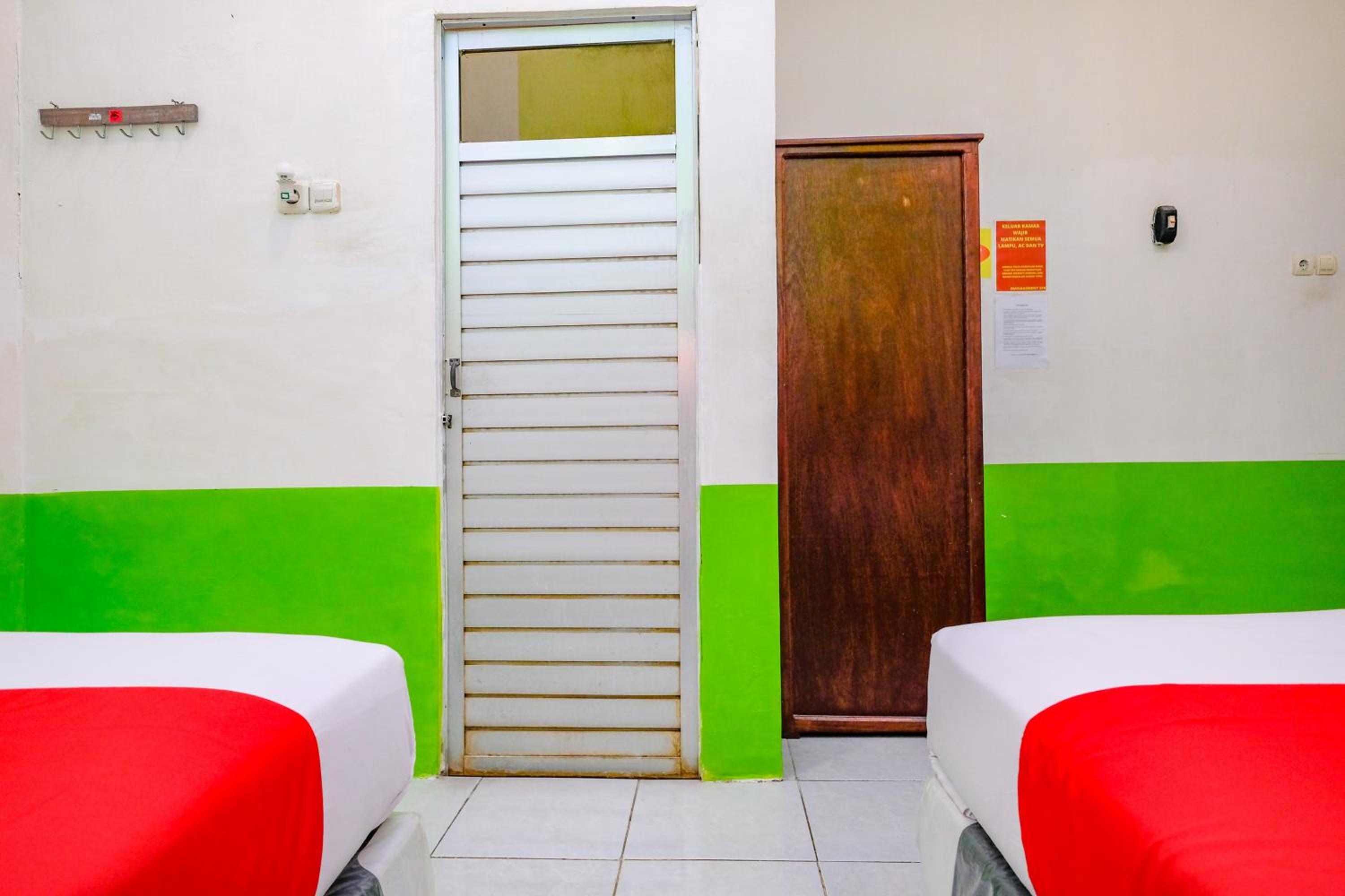 Standard Twin Room - Photo 7