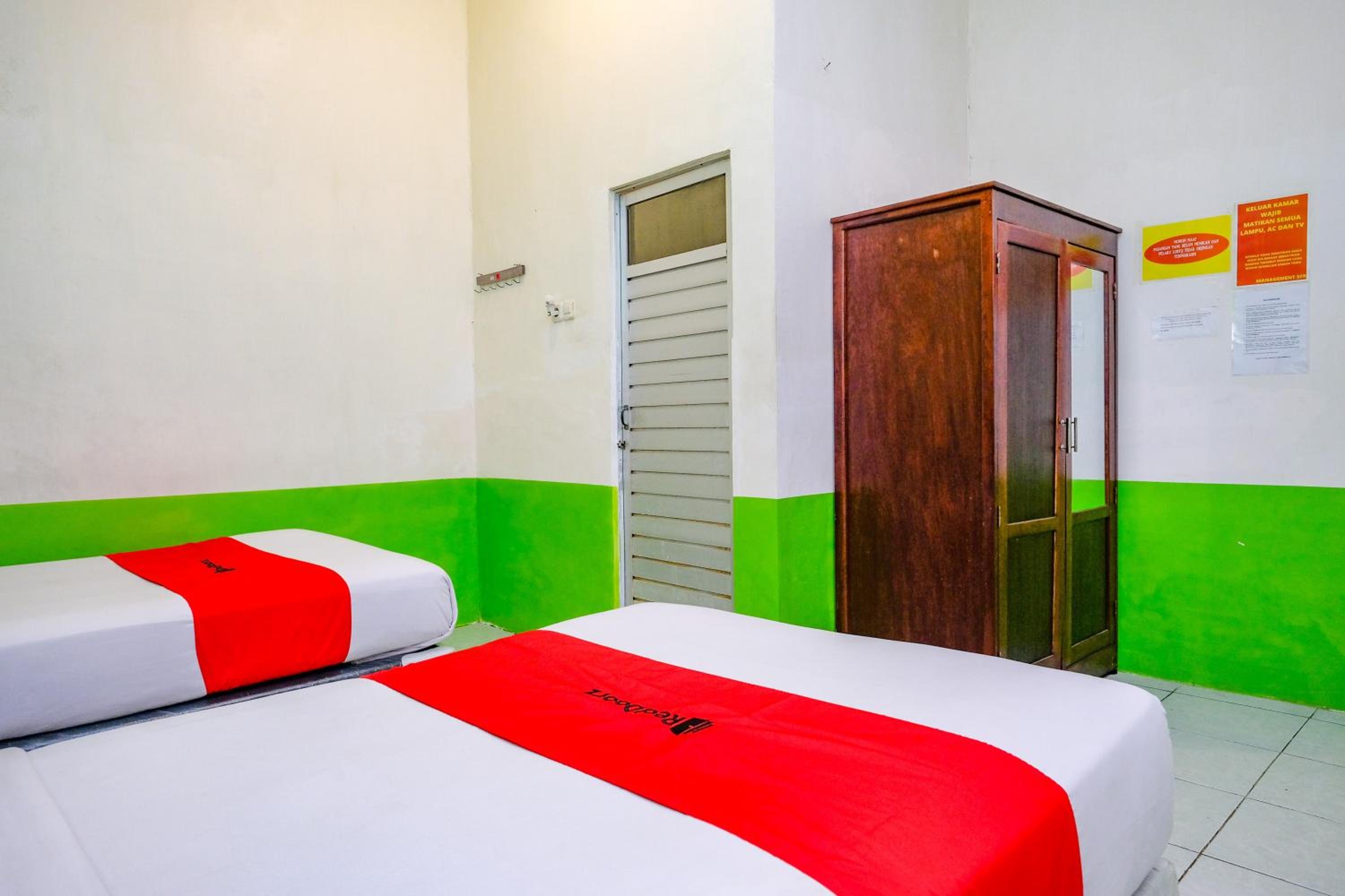Standard Twin Room - Photo 10