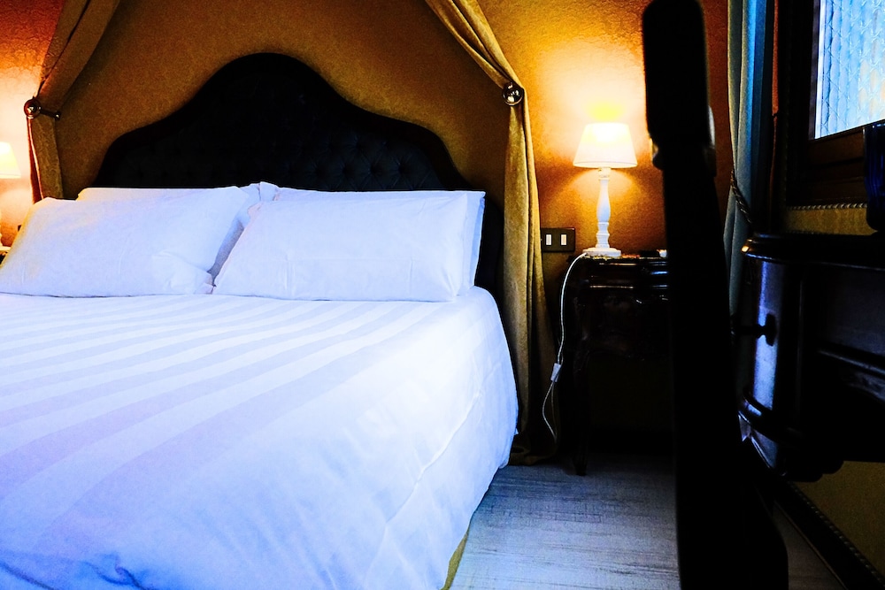 Exclusive Double Room, 1 Queen Bed, City View, Tower photo 2
