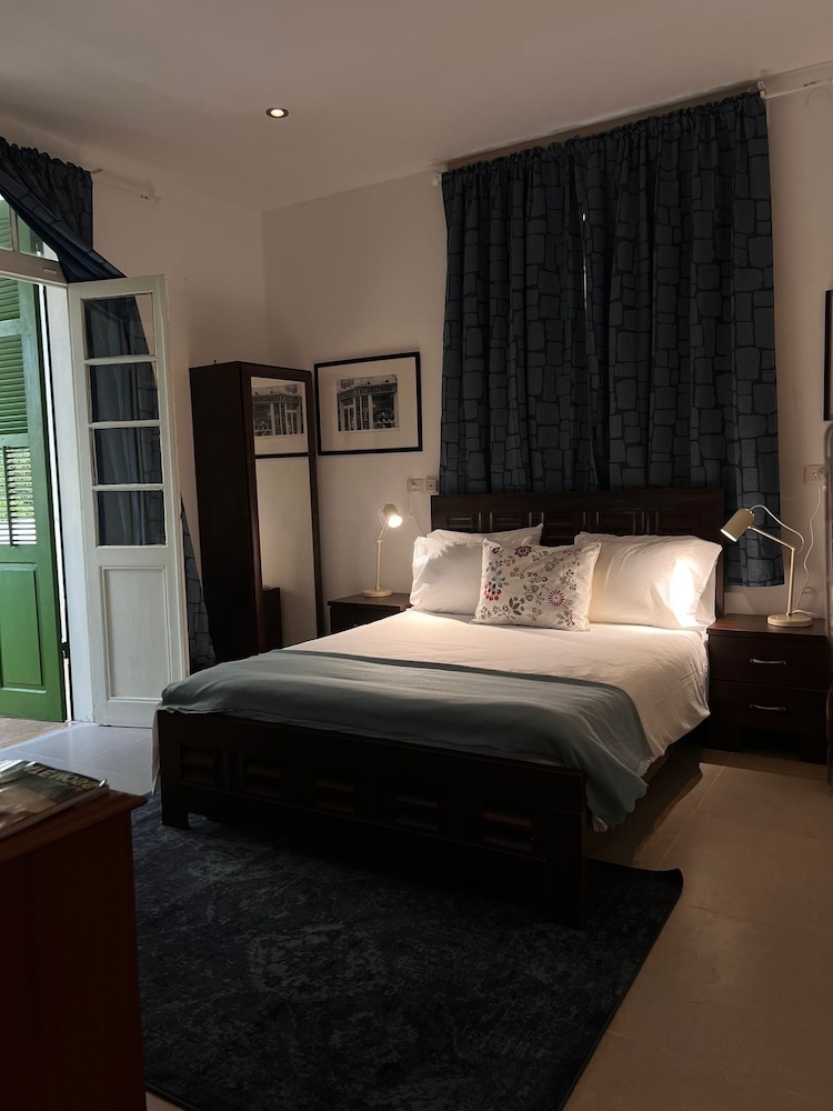 DELUXE ROOM JACUZZI & BALCONY photo 3