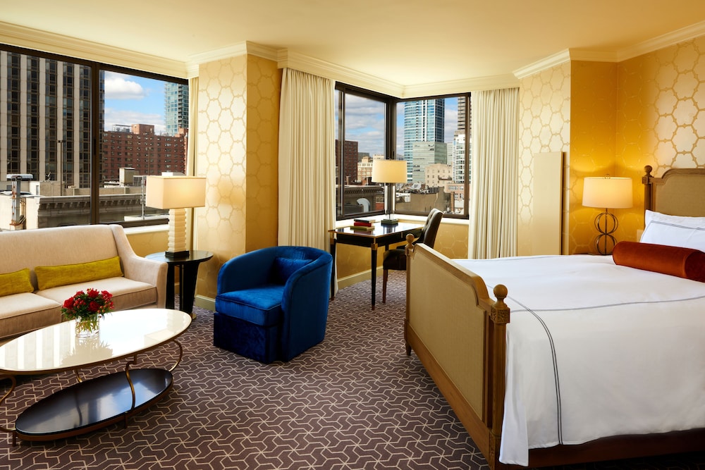 Deluxe Room, 1 King Bed, City View photo 3
