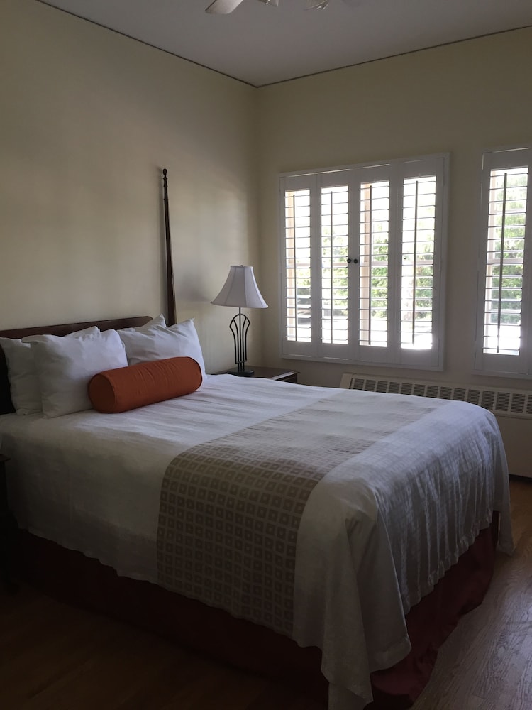 Basic Room, 1 Queen Bed (Near Lobby And Stairway) photo 2