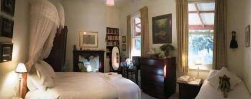 Jarrah Triple Room with Shared Bathroom