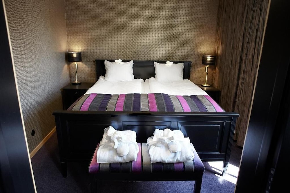Suite, 1 King Bed, Non Smoking photo 1