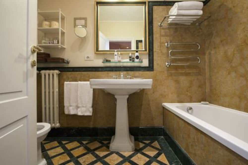 Traditional Suite - Photo 5