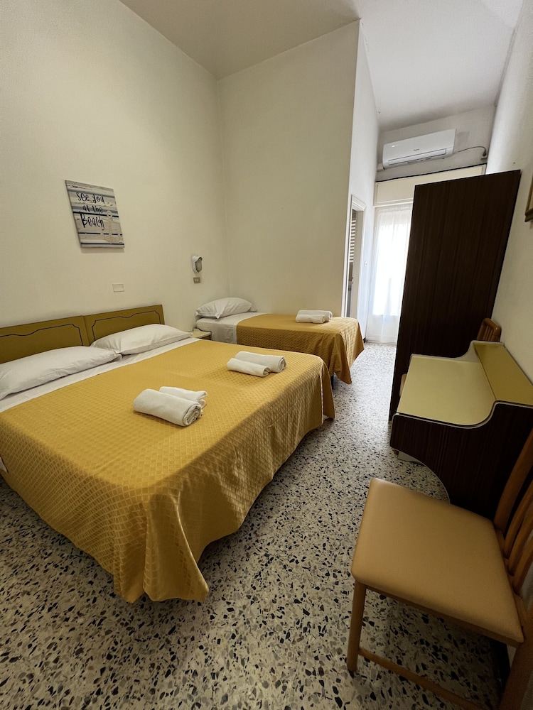 Standard Triple Room - Photo 6