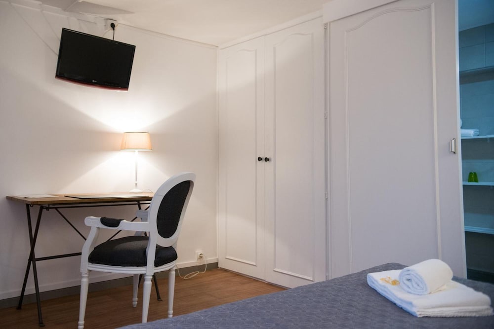 Grand Room, 1 King Bed photo 3
