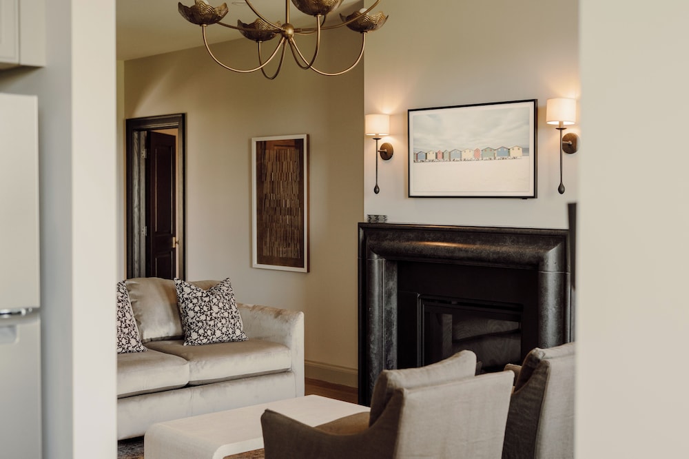 2-Bedroom Suite | 2 Kings, Kitchenette, Fireplace