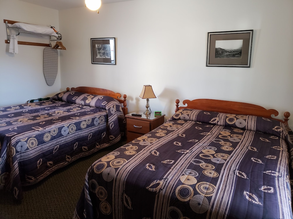 Basic Room, 2 Double Beds, Non Smoking