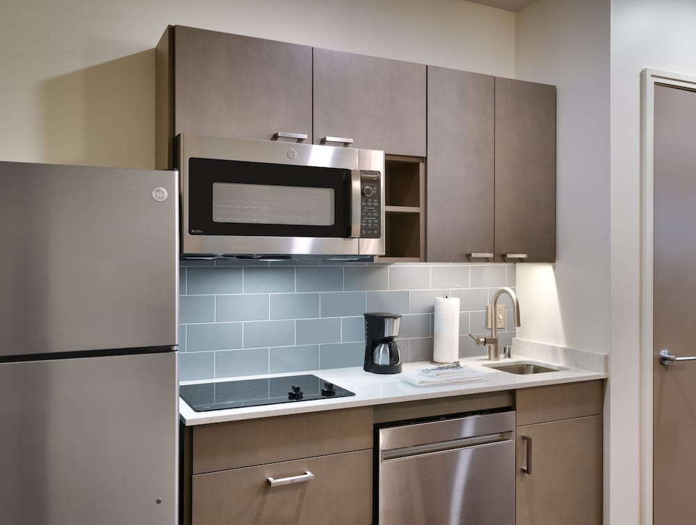 Suite, 1 Bedroom - Photo 4