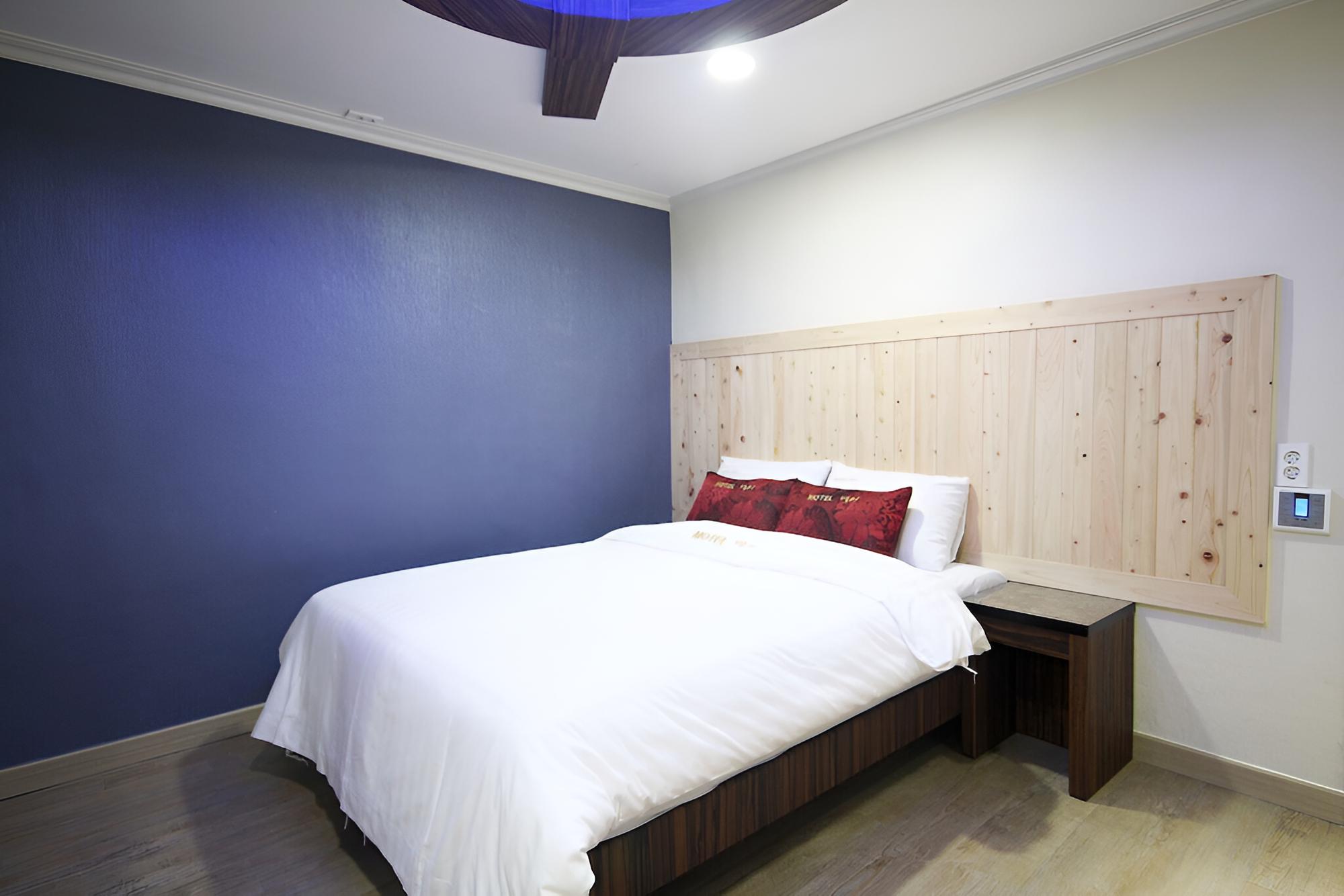 Room (Standard Room) - Photo 8