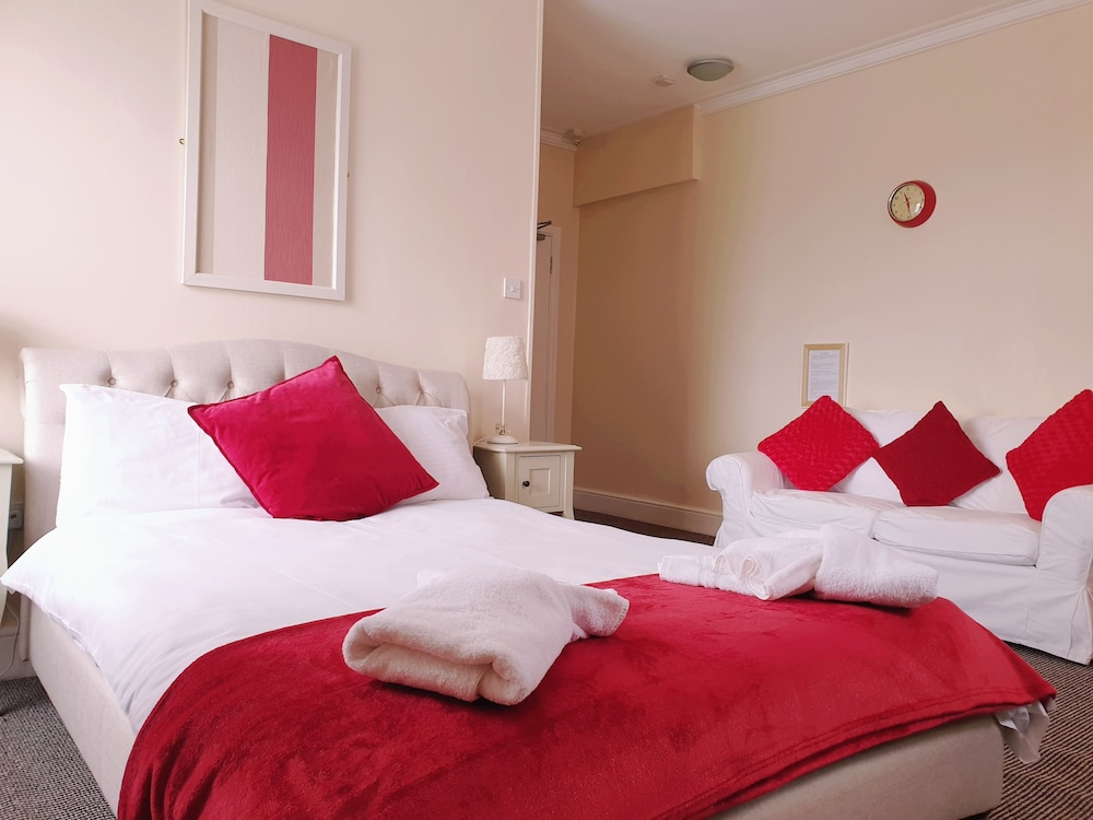 Deluxe Double Room, Ensuite - Photo 3