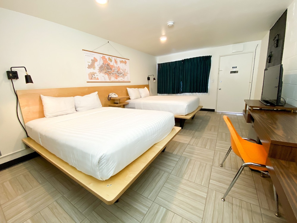 Standard Room, 2 Queen Beds (Dog Friendly) photo 2