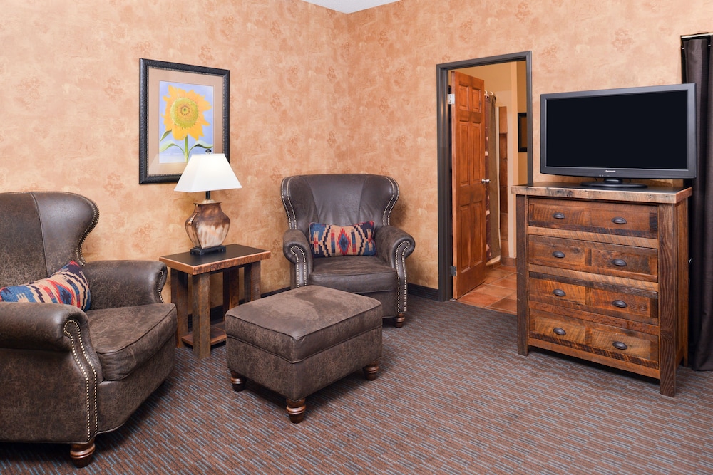 Suite, 1 King Bed, Non Smoking, Jetted Tub - Photo 2