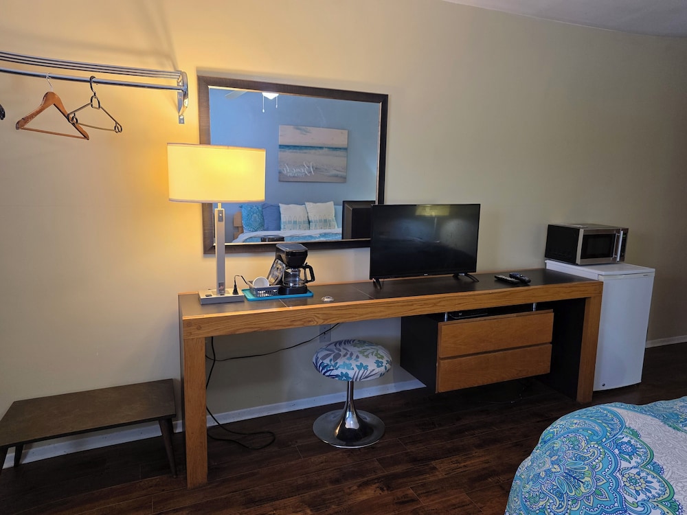 Deluxe Room, 1 King Bed with Sofa bed photo 2
