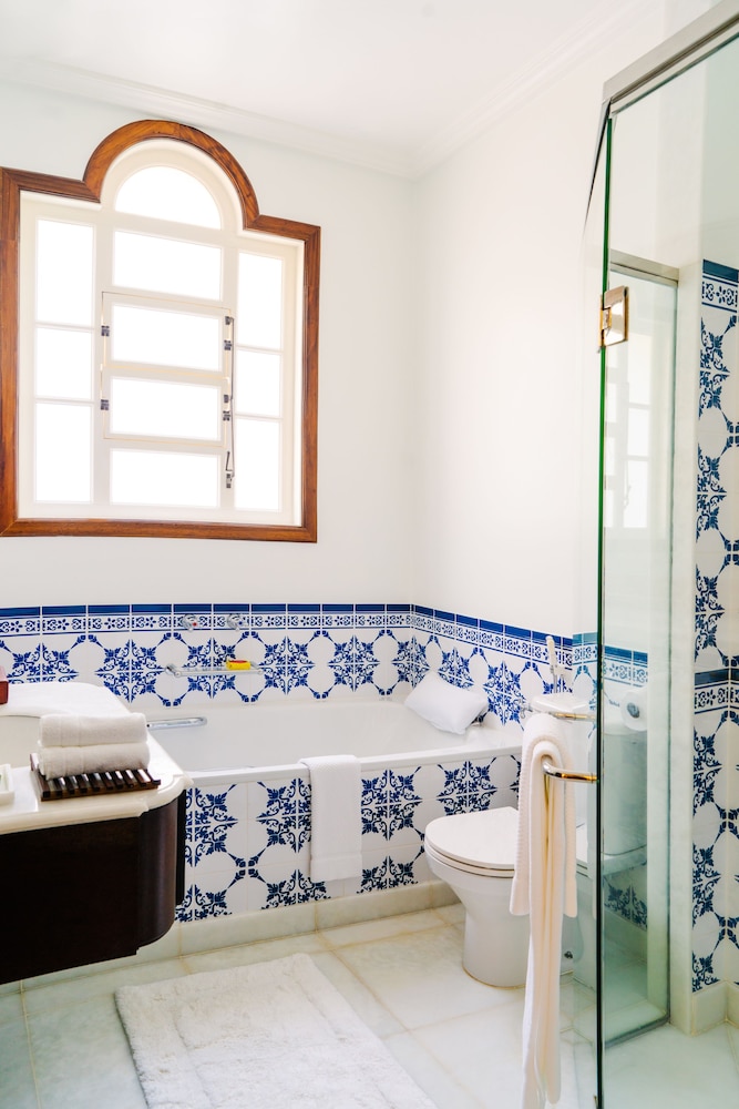 Superior Suite - Photo 8
