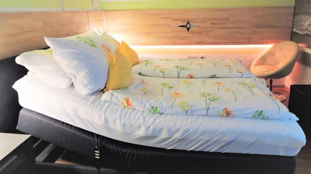 Luxury Double Room, 1 Queen Bed, Accessible, Refrigerator & Microwave photo 2