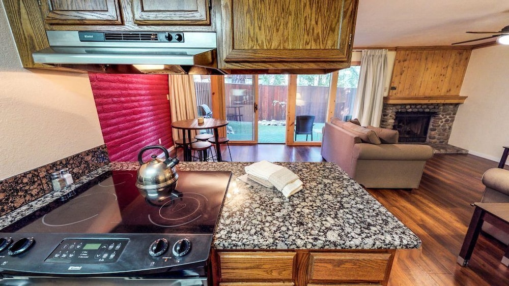 Deluxe Condo, 1 Bedroom, Kitchen, Mountainside photo 2