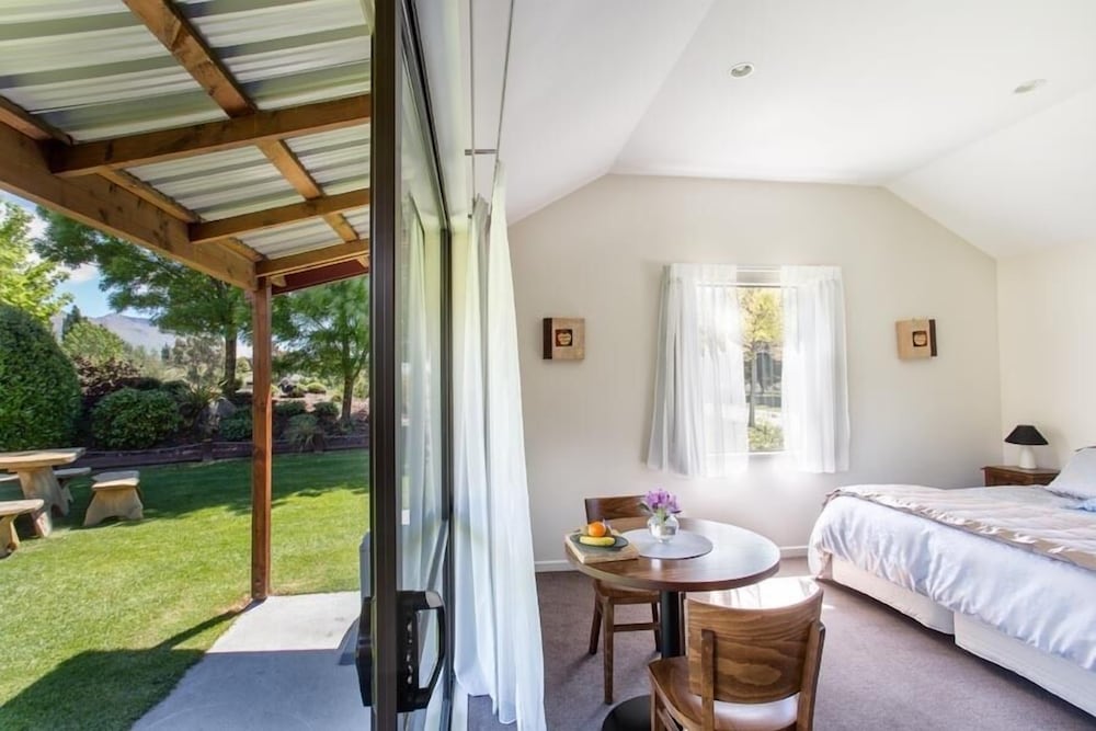 Studio, Ensuite, Mountain View