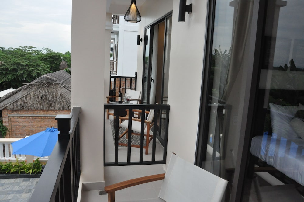 Family Connecting Room, Balcony, River View photo 2