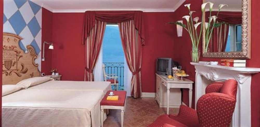 Standard Twin Room, Lake View