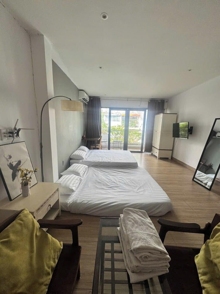 Family Studio, 2 Queen Beds, City View