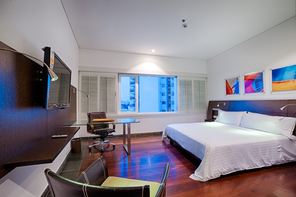 Luxury Suite, 1 King Bed - Photo 3