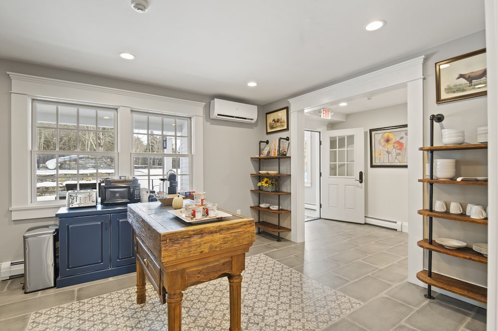 Family Room - Photo 24