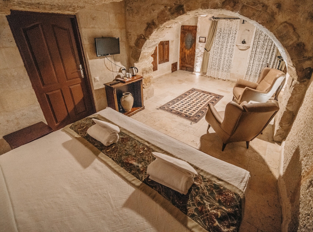 Deluxe Cave Room photo 2