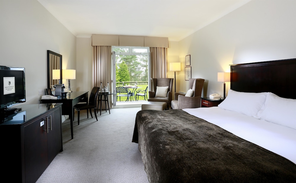 Deluxe Room, 1 King Bed (Super Deluxe King) - Photo 2