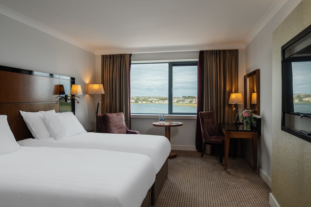 Superior Twin Room, Sea View - Photo 1