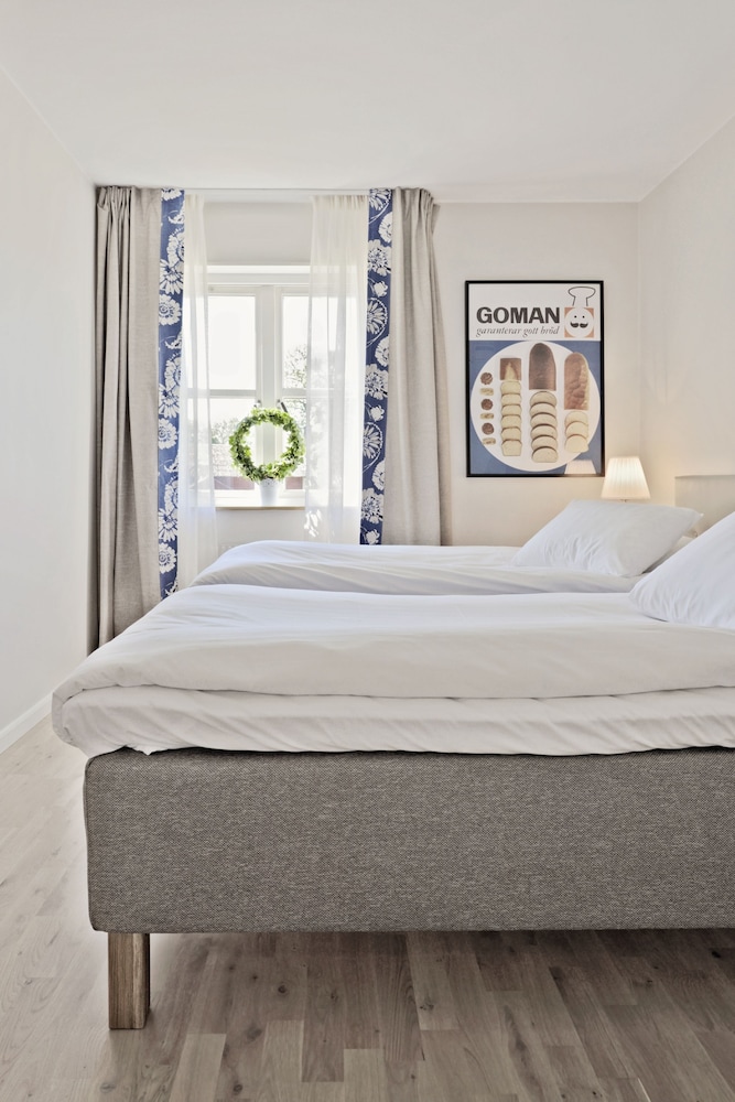 Standard Room, 1 Queen Bed photo 1