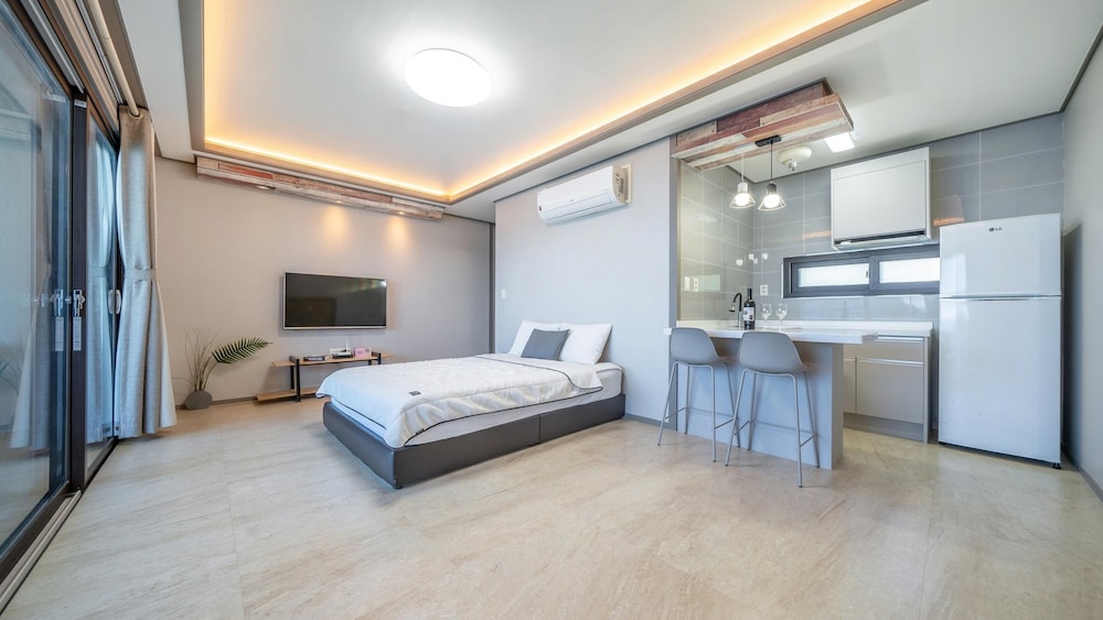 Basic Room, 1 Bedroom (ROOM 103) - Photo 7