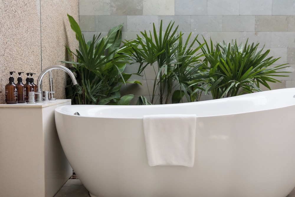 Cabana King Room  Free Laundry + Daily 60Min Massage + Mini Bar + Airport Pick-Up - Photo 11