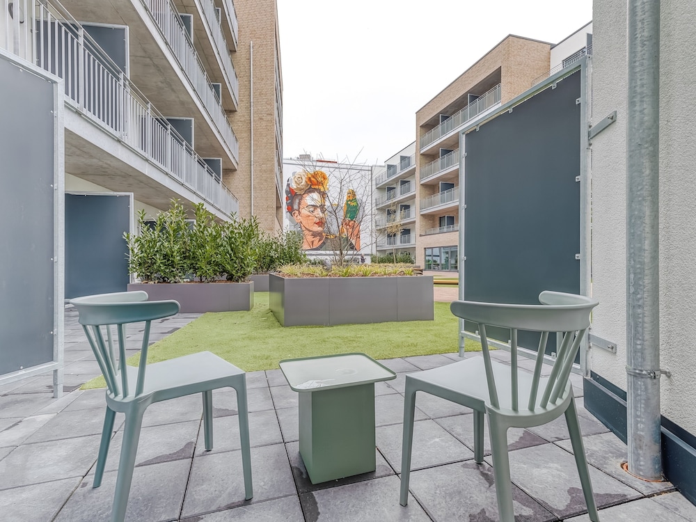 Suite M with Terrace - Photo 13