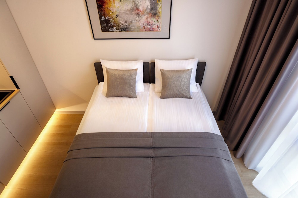 Deluxe Double Room, 1 Queen Bed photo 2