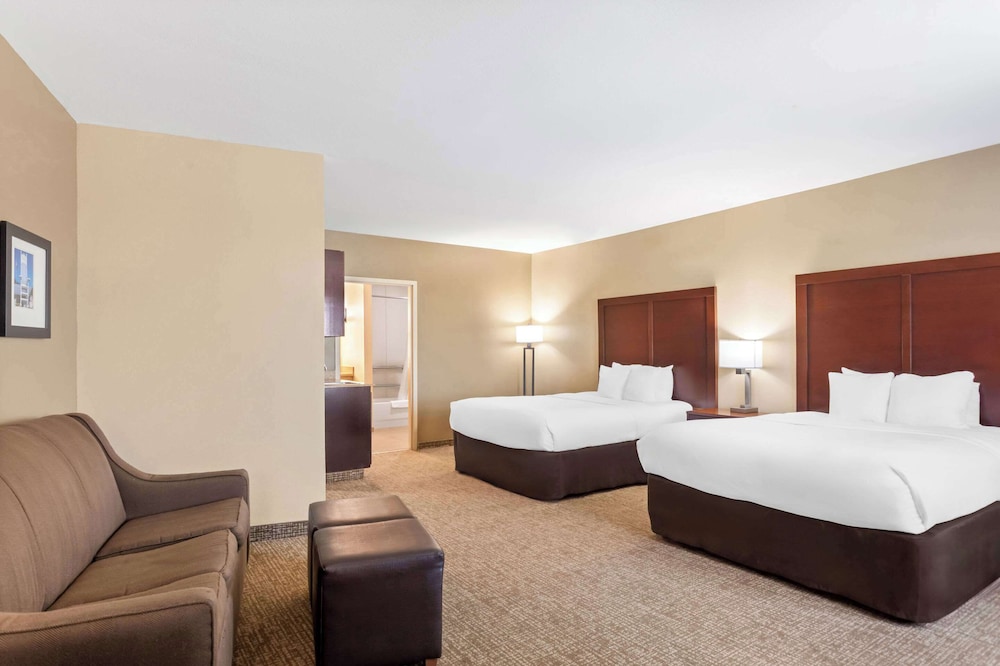 Suite, Multiple Beds, Non Smoking - Photo 1