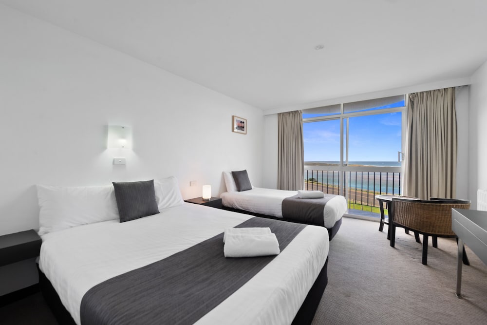 Ocean view Queen Twin Room